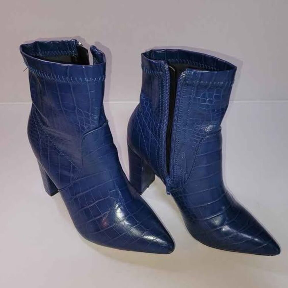 Catherine Malandrino Blue Crocodile Embossed ankle boots SZ 7.5 - Picture 3 of 6